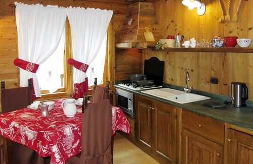 Valtournenche Apartment | Cosy apartment for 4 people with WIFI, TV, terrace and pets allowed