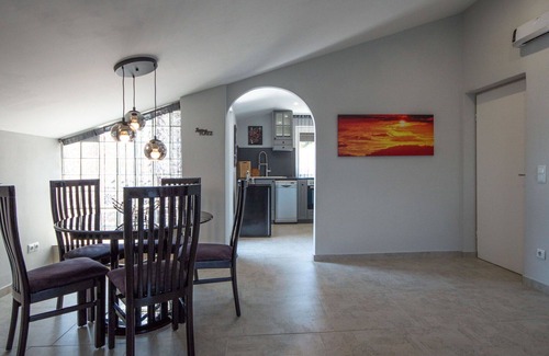 Tulisevica Apartment | Cosy apartment for 4 people with pool, A/C, WIFI, TV, terrace and pets allowed