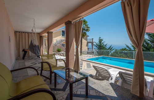 Tulisevica Apartment | Cosy apartment for 4 people with pool, A/C, WIFI, TV, terrace and pets allowed