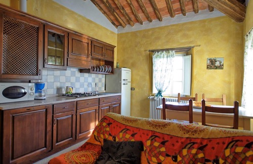 Massarosa Apartment | Cosy apartment for 4 people with pool, WIFI, TV and panoramic view, close to Viareggio
