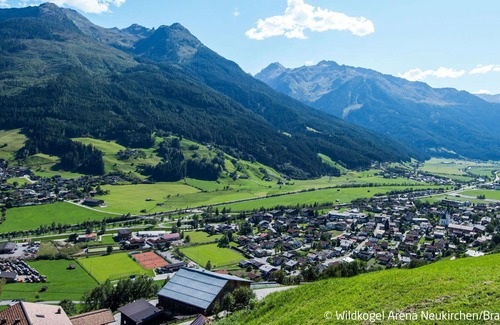 Bramberg am Wildkogel Apartment | Cosy apartment for 4 people with WIFI, TV, balcony, pets allowed and parking