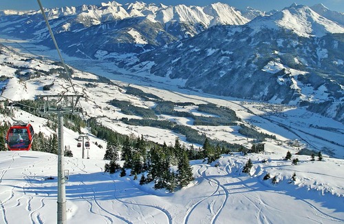 Bramberg am Wildkogel Apartment | Cosy apartment for 4 people with WIFI, TV, balcony, pets allowed and parking