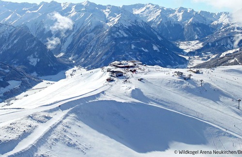 Bramberg am Wildkogel Apartment | Cosy apartment for 4 people with WIFI, TV, balcony, pets allowed and parking