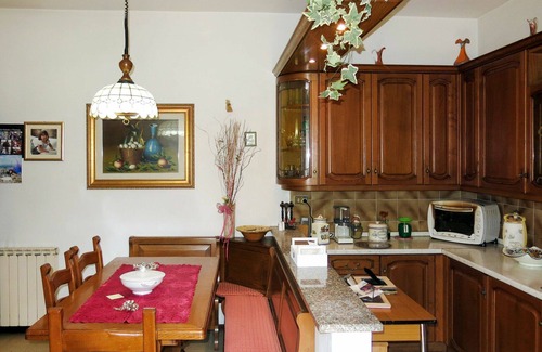 Casoli Apartment | Cosy apartment for 5 guests with WIFI, pool, TV and patio