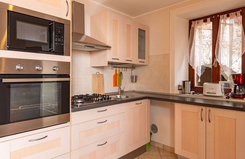 Maccagno Apartment | Cosy apartment for 5 people with TV, terrace and pets allowed