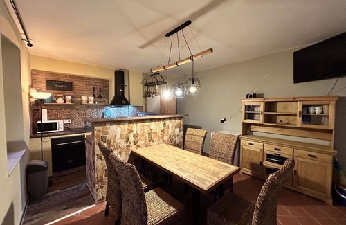 Grossschoenau Apartment | Cosy apartment for 5 people with WIFI, hot tub, TV, patio and pets allowed