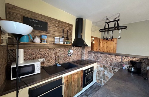 Grossschoenau Apartment | Cosy apartment for 5 people with WIFI, hot tub, TV, patio and pets allowed