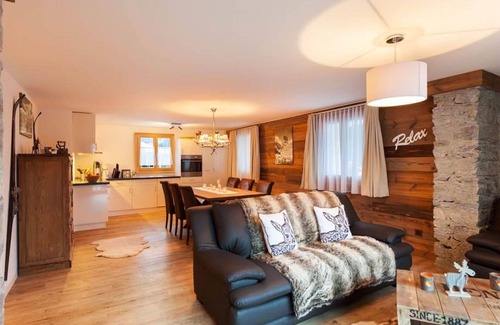 Saas-Fee Apartment | Cosy apartment for 6 guests with WIFI, TV, balcony and pets allowed