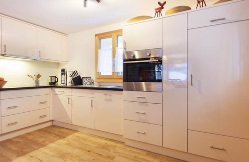 Saas-Fee Apartment | Cosy apartment for 6 guests with WIFI, TV, balcony and pets allowed