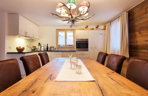 Saas-Fee Apartment | Cosy apartment for 6 guests with WIFI, TV, balcony and pets allowed