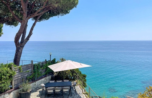 Varazze Apartment | Cosy apartment for 6 guests with WIFI, A/C, TV and patio