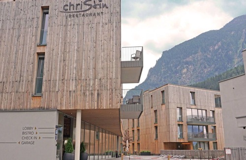 Oetz Apartment | Cosy apartment for 6 guests with pool, WIFI, TV, terrace, pets allowed, panoramic view and parking