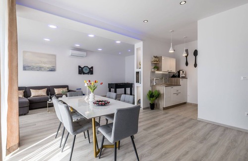 Celina Apartment | Cosy apartment for 6 guests with private pool, WIFI, A/C, TV and terrace