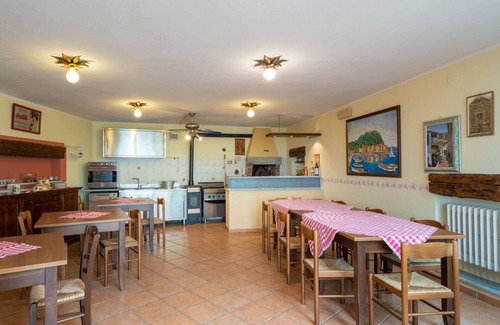 Valloria Apartment | Cosy apartment for 6 guests with hot tub, WIFI, pool, A/C, TV and patio