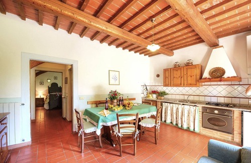 Peccioli Apartment | Cosy apartment for 6 people with WIFI, pool, A/C, TV, pets allowed and panoramic view