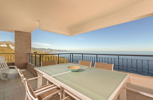 Torrox Costa Apartment | Cosy apartment for 6 people with WIFI, pool, A/C, TV, terrace and pets allowed