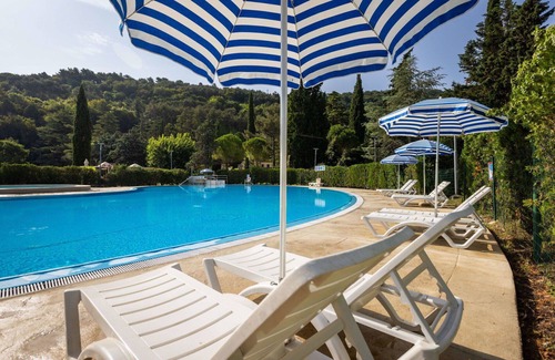 Piran Apartment | Cosy apartment for 6 people with A/C, WIFI, pool, TV, terrace, pets allowed and panoramic view