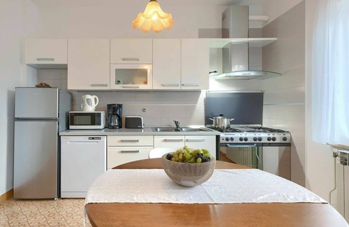 Debeljuhi Apartment | Cosy apartment for 7 guests with WIFI, A/C, pool, TV and balcony