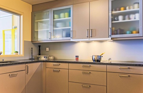 Montreux Apartment | Cosy apartment for 8 people with pool, WIFI, A/C, TV, balcony and panoramic view