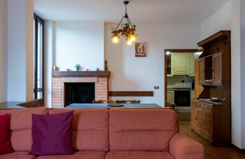 Aurogna Apartment | Cosy apartment for 9 guests with WIFI, hot tub, TV, patio and pets allowed