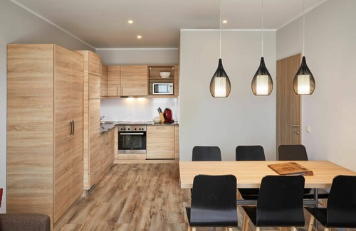 Katschberg Apartment | Cosy apartment for 6 guests with WIFI, pool, TV, balcony, pets allowed and panoramic view