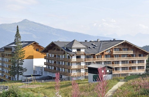 Katschberg Apartment | Cosy apartment for 6 guests with WIFI, pool, TV, balcony, pets allowed and panoramic view