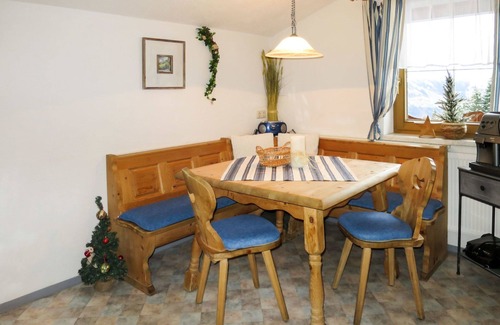 Emberg Apartment | Cosy apartment for 9 people with WIFI, TV and balcony