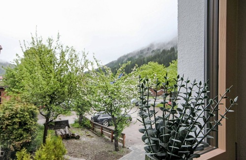 Oberau Apartment | Cosy apartment for 8 guests with WIFI, TV, balcony and panoramic view
