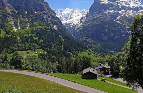 Grindelwald Apartment | Cosy apartment for 5 guests with WIFI, TV, balcony and parking