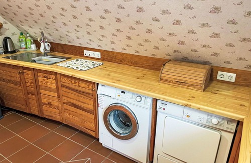 Wanna Apartment | Cosy apartment for 3 people with WIFI, hot tub, TV, balcony and panoramic view