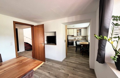Quiddelbach Apartment | Cosy apartment for 10 guests with A/C, WIFI, TV and patio