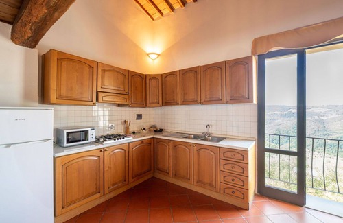 Montebonello Apartment | Cosy apartment for 6 people with A/C, WIFI, pool, TV, pets allowed and panoramic view