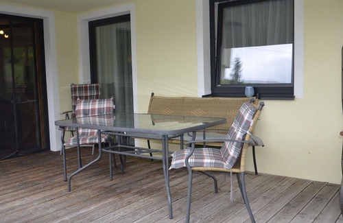 Sankt Anton am Arlberg Villa | Cosy apartment in villa for 4 guests with WIFI, TV and pets allowed