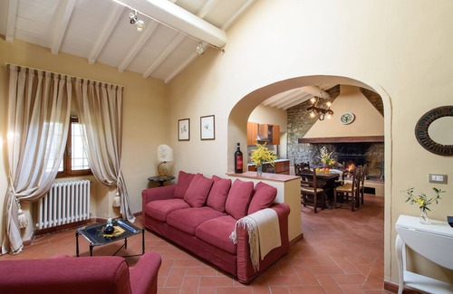 Pontassieve House | Cosy apartment in villa for 6 guests with WIFI, A/C, pool, TV, patio and panoramic view