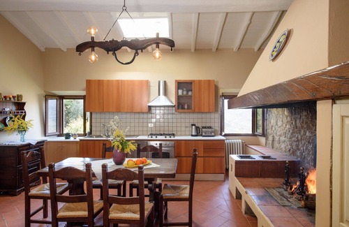 Pontassieve House | Cosy apartment in villa for 6 guests with WIFI, A/C, pool, TV, patio and panoramic view