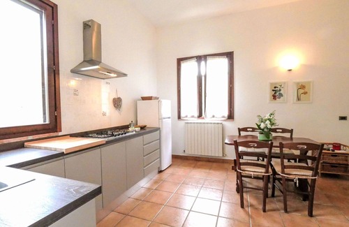 Montorsaio House | Cosy apartment in villa for 2 guests with WIFI, pool, TV, patio, pets allowed and panoramic view