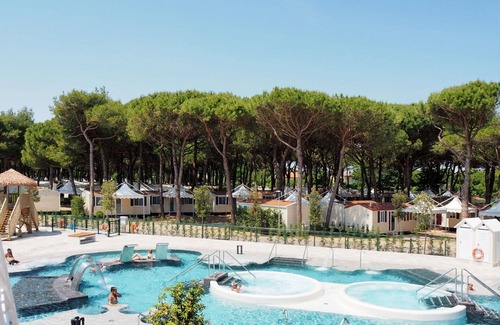 Cavallino-Treporti House | Cosy apartment in villa for 4 guests with WIFI, pool, A/C, TV, patio and pets allowed