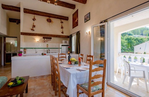 Bauduen Villa | Cosy apartment in villa for 6 guests with WIFI, TV, balcony, pets allowed and panoramic view