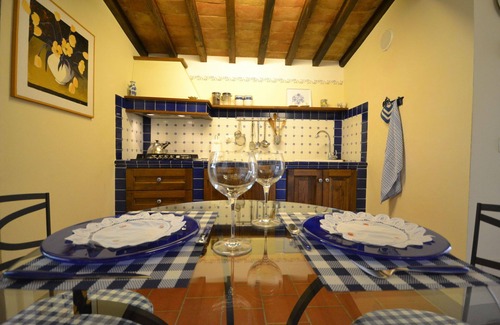 Il Borgo Villa | Cosy apartment in villa with WIFI, hot tub, A/C, pool, TV and panoramic view, close to Cortona