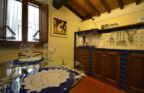 Il Borgo Villa | Cosy apartment in villa with WIFI, hot tub, A/C, pool, TV and panoramic view, close to Cortona