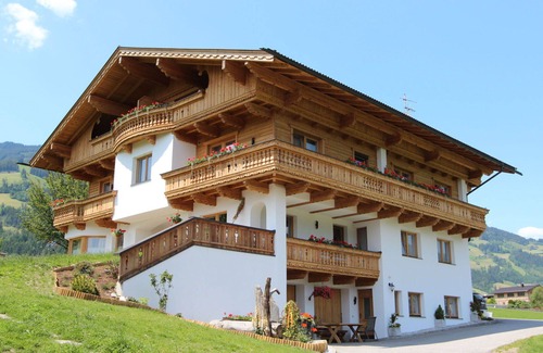 Kapfing Villa | Cosy apartment in villa for 6 guests with WIFI, TV, terrace, pets allowed and panoramic view