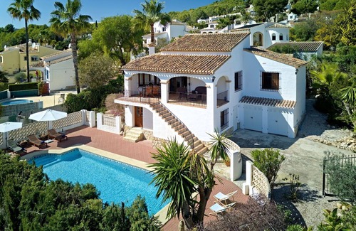 Sol del Este House | Cosy apartment in villa for 6 people with A/C, private pool, WIFI, TV and terrace