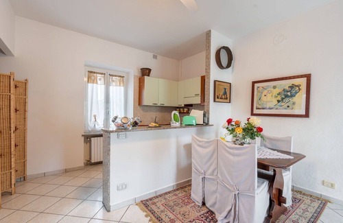 Castell'Alfero Apartment | Cosy apartment for 4 people with WIFI, pool, TV and patio