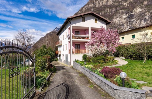 Novate Mezzola Apartment | Cosy apartment for 6 people with WIFI, TV, patio and pets allowed