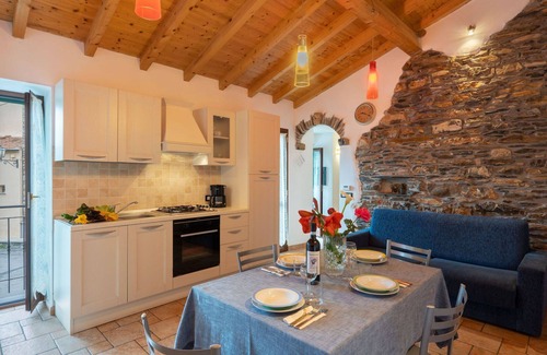 Valloria House | Cosy apartment in villa for 4 people with WIFI, TV, patio and pets allowed