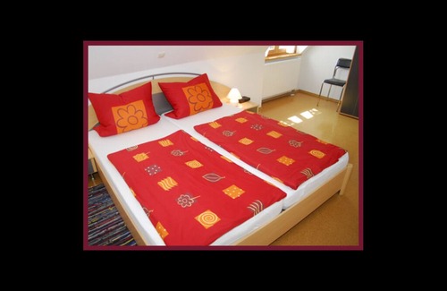 Hohenbodman Apartment | Cosy Apartment “Mayer Burghöfe FeWo 4” with Wi-Fi, Balcony & Garden; Parking Available