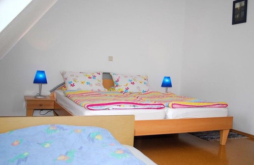 Hohenbodman Apartment | Cosy Apartment “Mayer Burghöfe FeWo 4” with Wi-Fi, Balcony & Garden; Parking Available