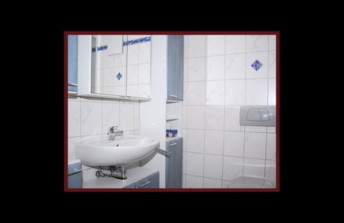 Hohenbodman Apartment | Cosy Apartment “Mayer Burghöfe FeWo 4” with Wi-Fi, Balcony & Garden; Parking Available