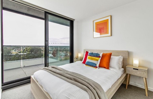 St Kilda Apartment | Cosy apartment walking distance from everything