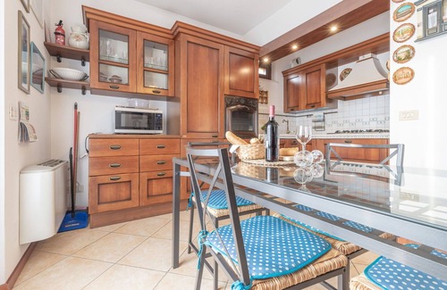 Loreto Apartment | Cosy apartment with A/C, WIFI, TV, terrace, pets allowed, panoramic view, close to Porto Recanati